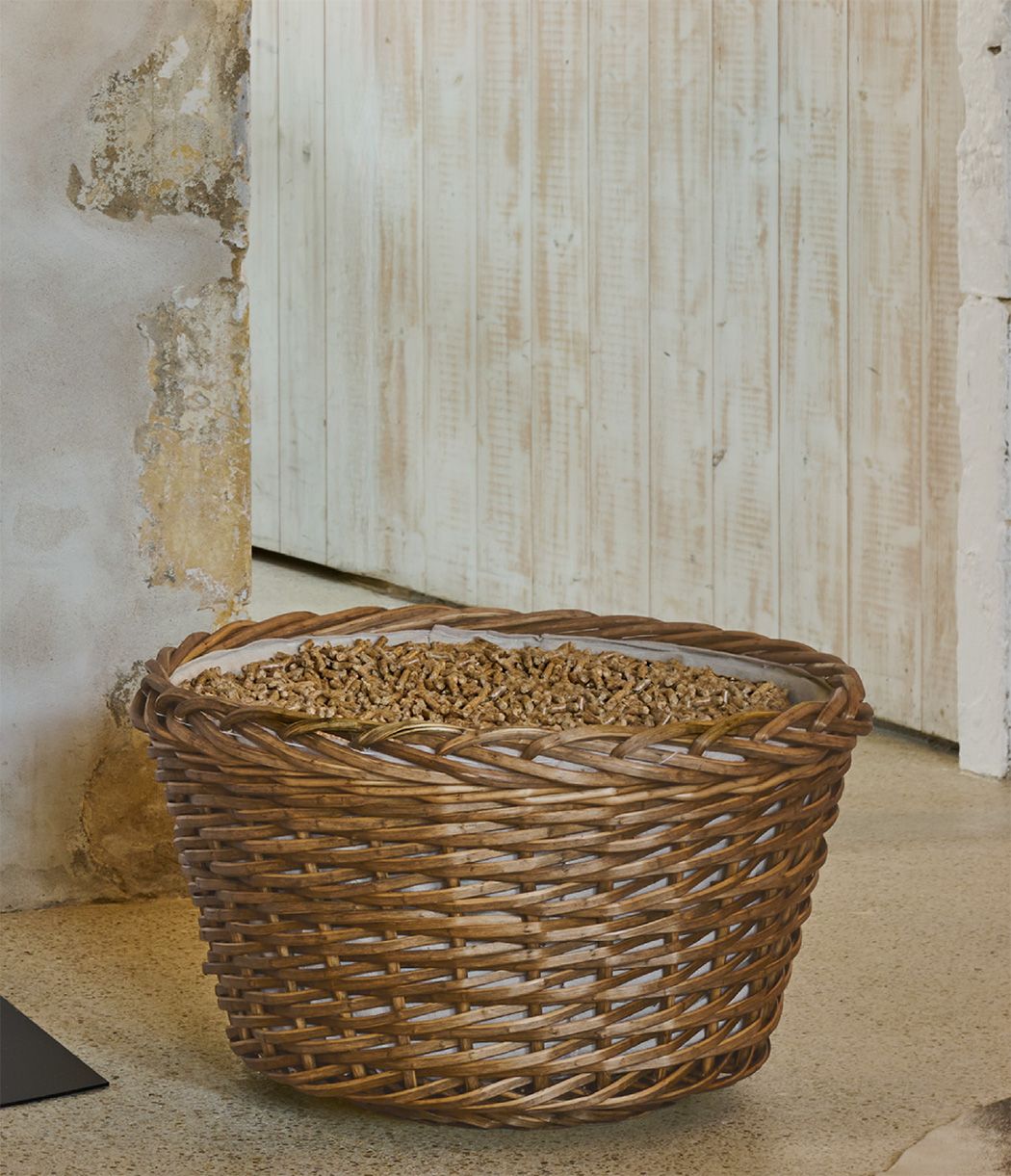 3542641732058-005.c1004-corbeille-buches-louison-osier-tissu-granules-ambiance-liste.jpg