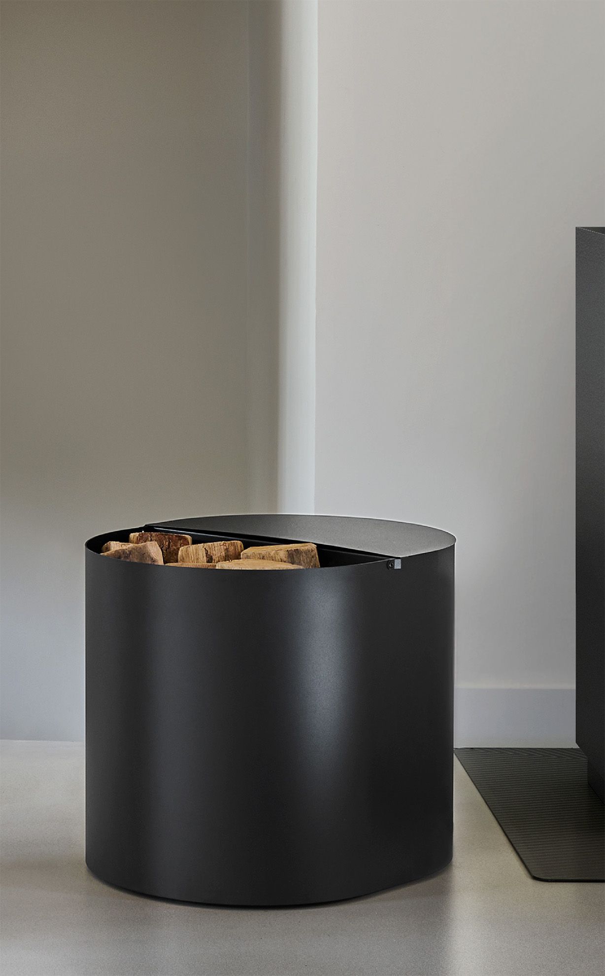 3542641732706-005.10836n3-duo-diplo-mixte-bois-granules-acier-noir-givre-bois-ferme-ambiance-fiche.jpg